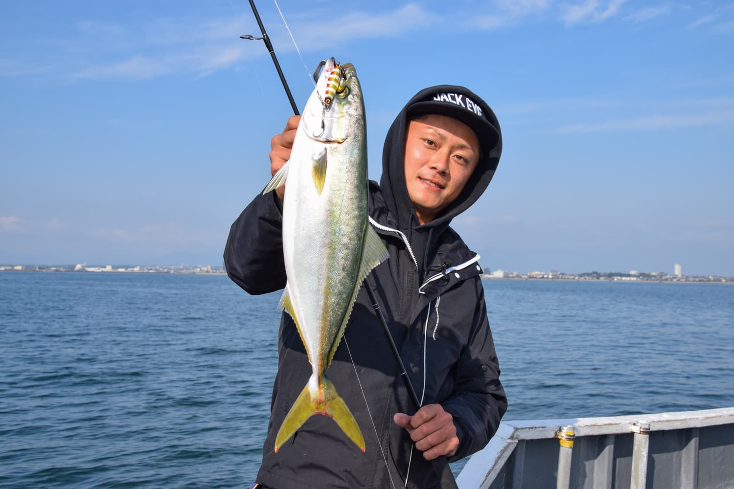橋本さん マキマキ　サゴシスペシャルでハマチ釣り