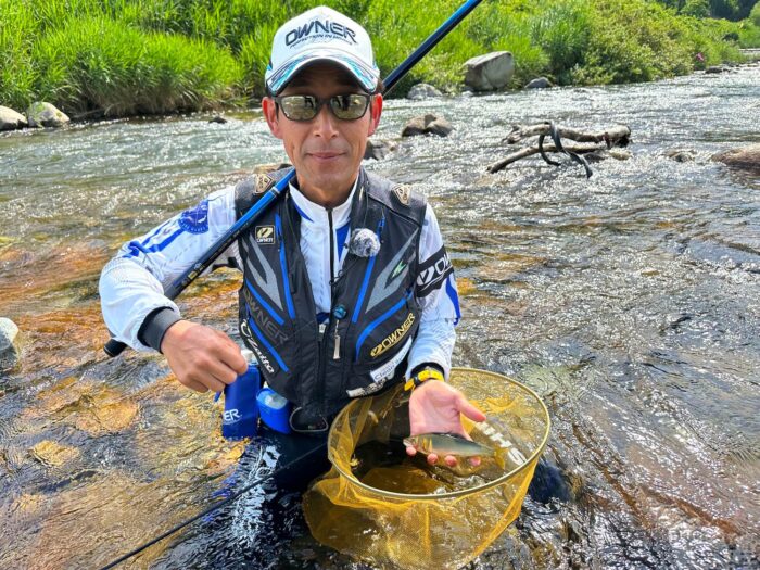 岐阜県の馬瀬川で鮎の友釣り
