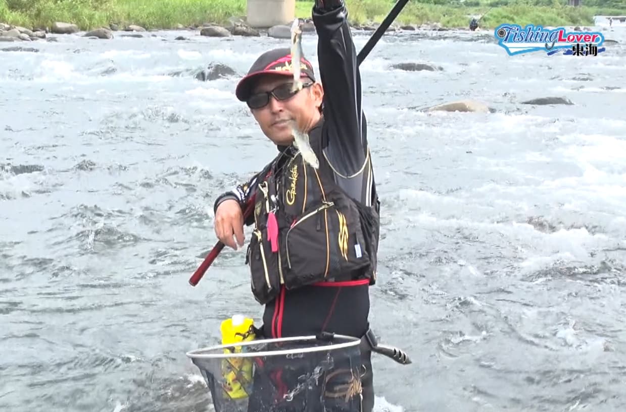 釣果を上げる渡邉さん