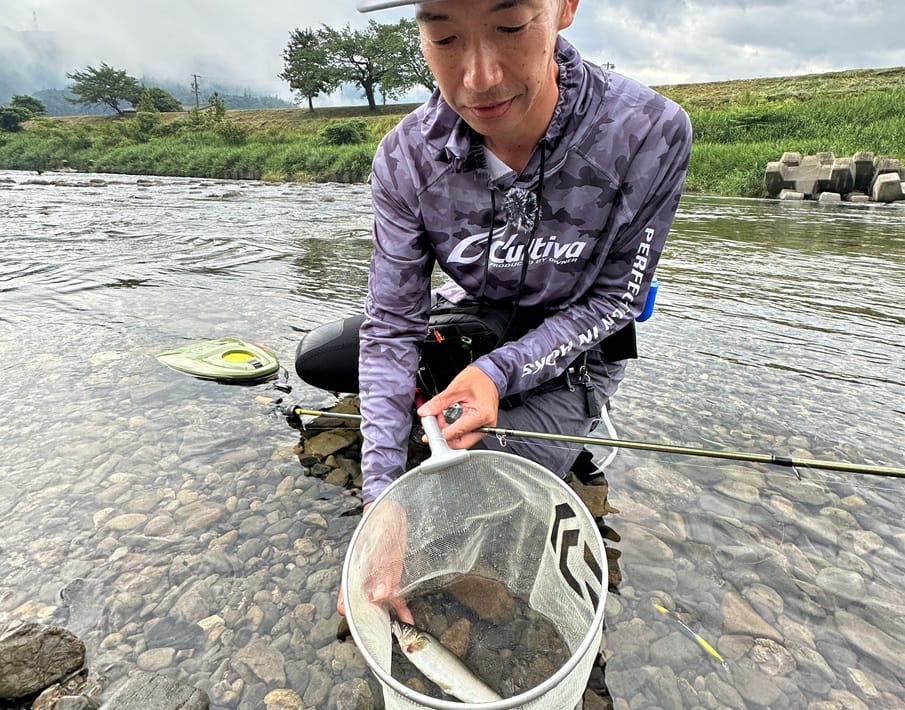 鮎をゲットした澤村さん