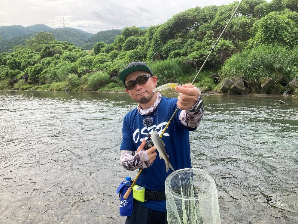 鮎をゲットした西浦さん