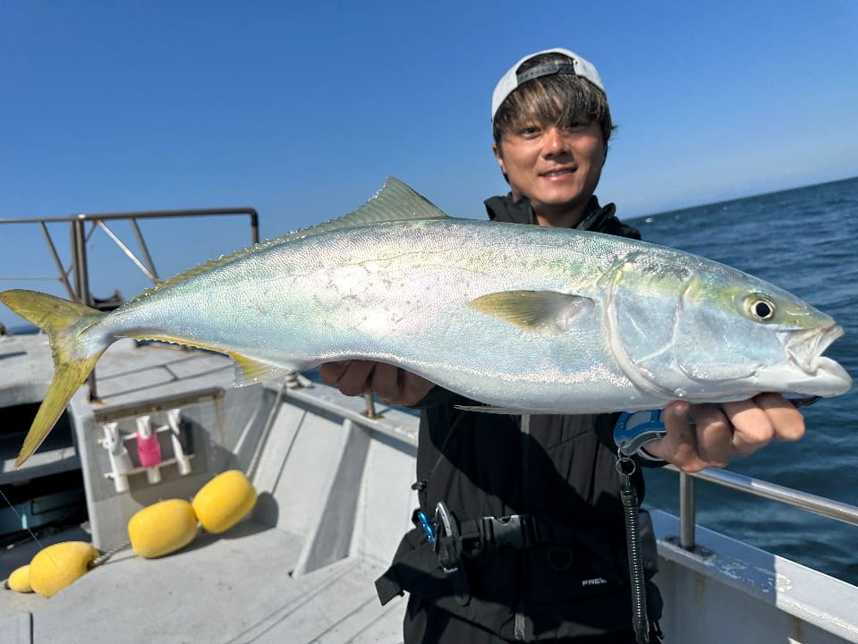 連続でワラサをゲットした橋本さん