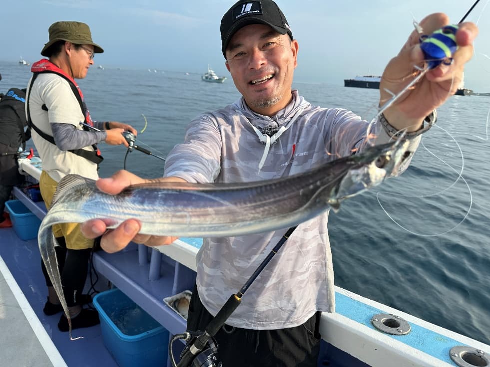 再びタチウオをゲットした川上さん