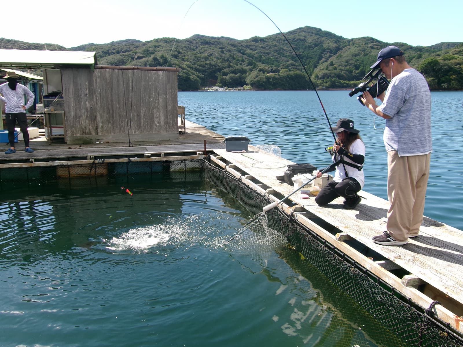 締めの1本を釣り上げたる島田さん