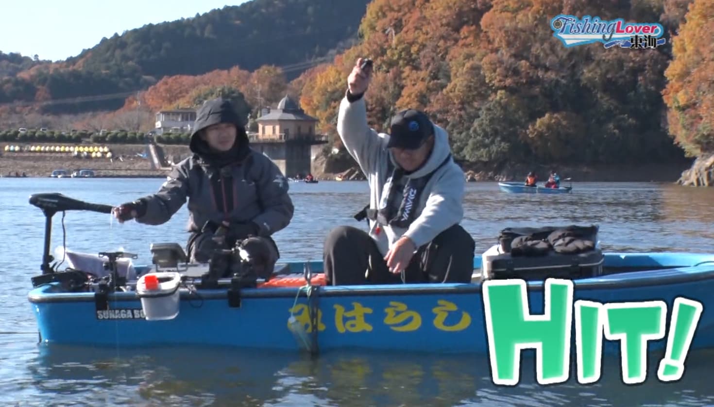 次々とワカサギを釣り上げていく西さんと小林さん