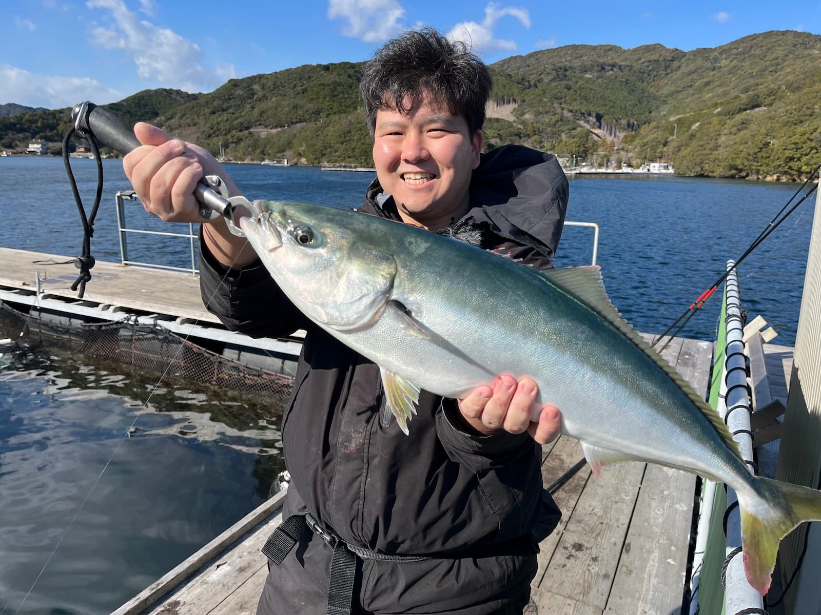 ブリをゲットした西川さん