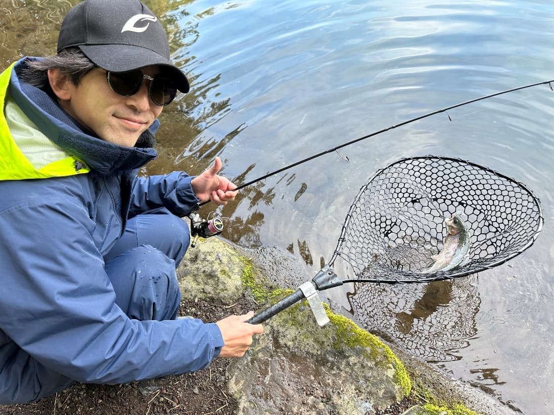 魚をゲットした礒野さん