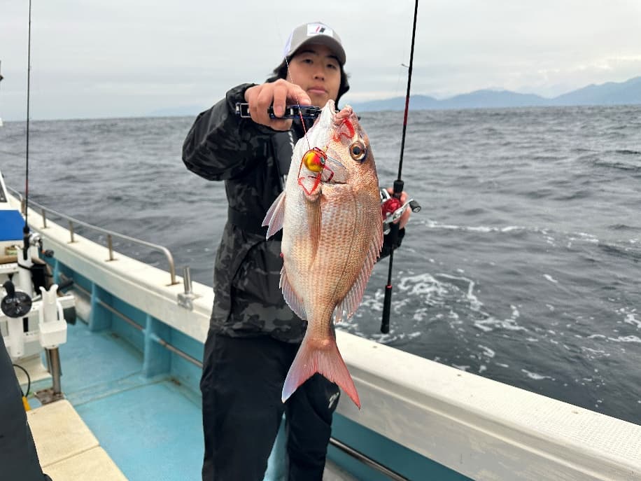マダイをゲットした田中さん