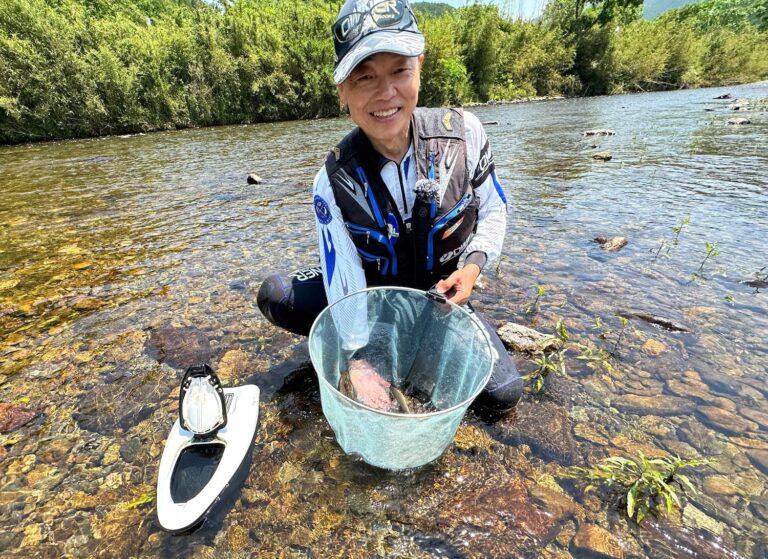 三重県大内山川で鮎の友釣り