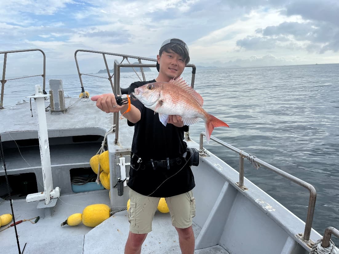 マダイをゲットした橋本さん