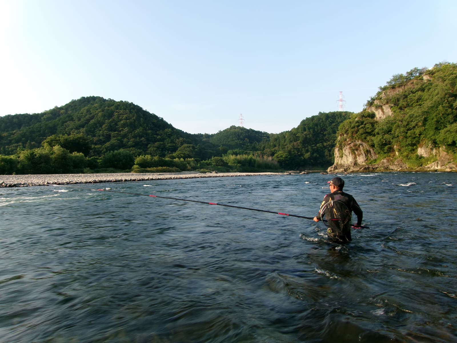 流心のような流れの強いポイントを攻める渡邉さん