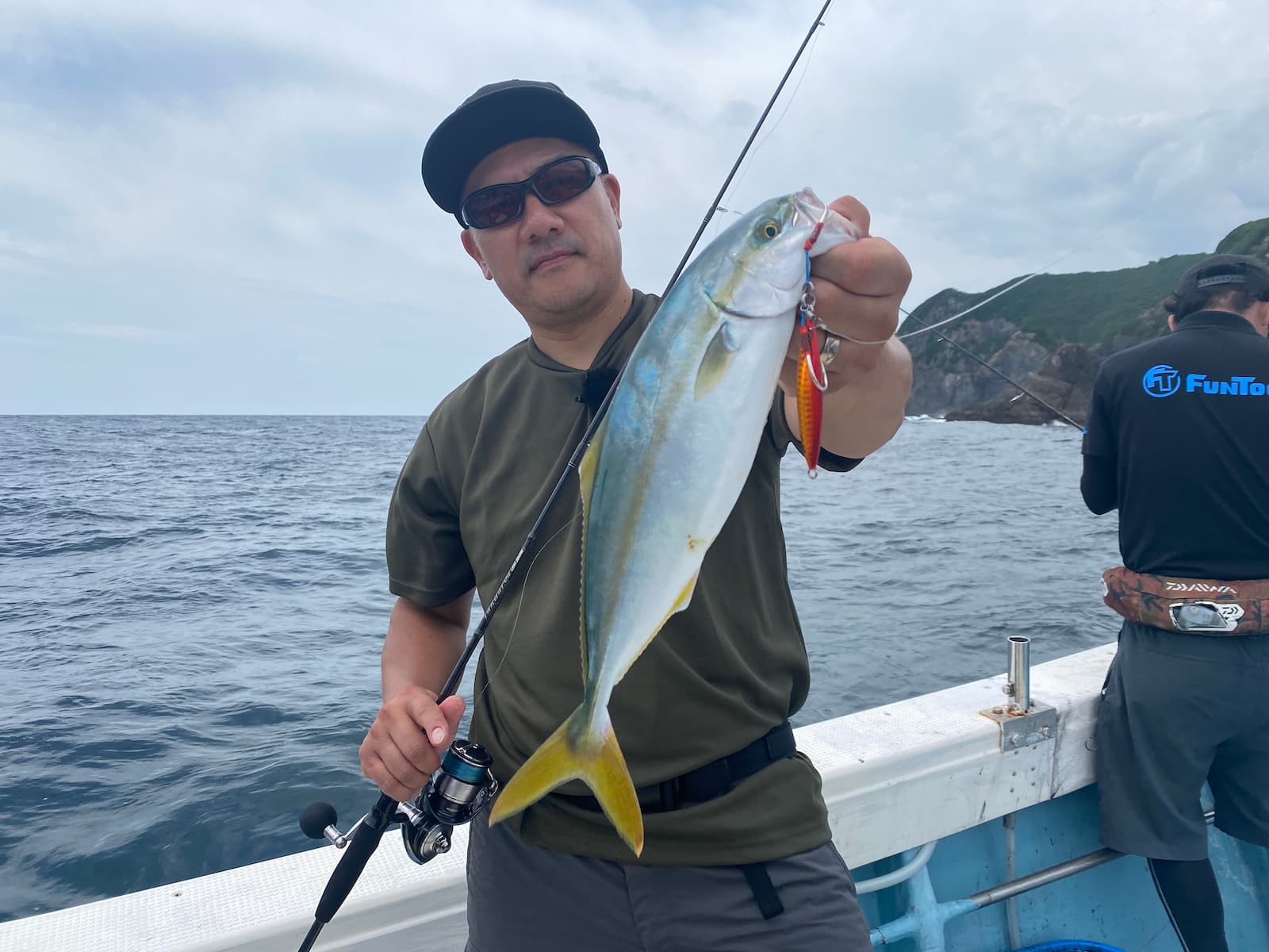 ハマチをゲットした松永さん