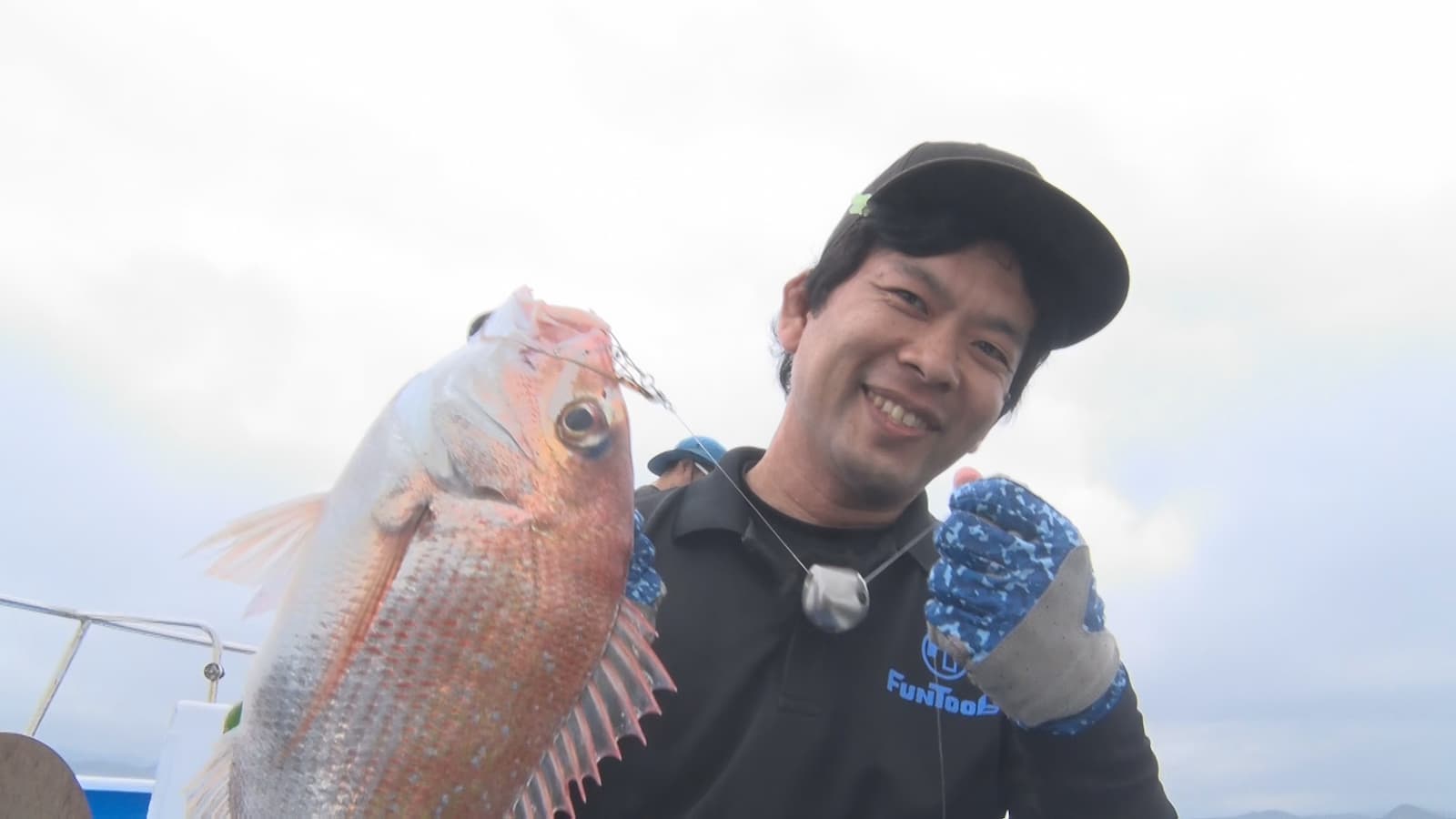 マダイをゲットした森さん